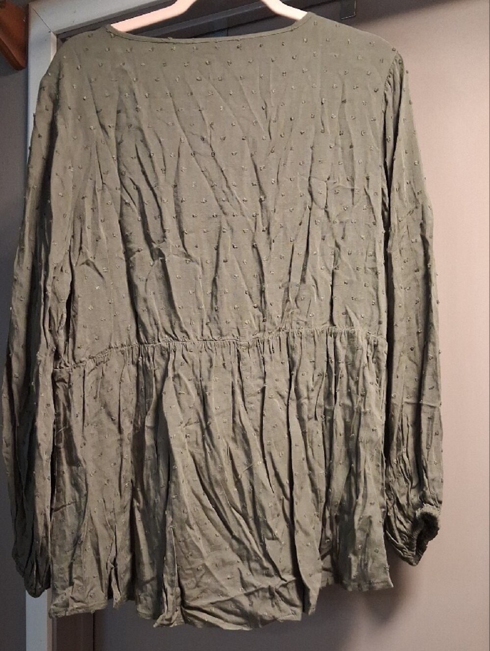 BloomChic Olive-Tone Textured V-Neck Top - Picture 4 of 4